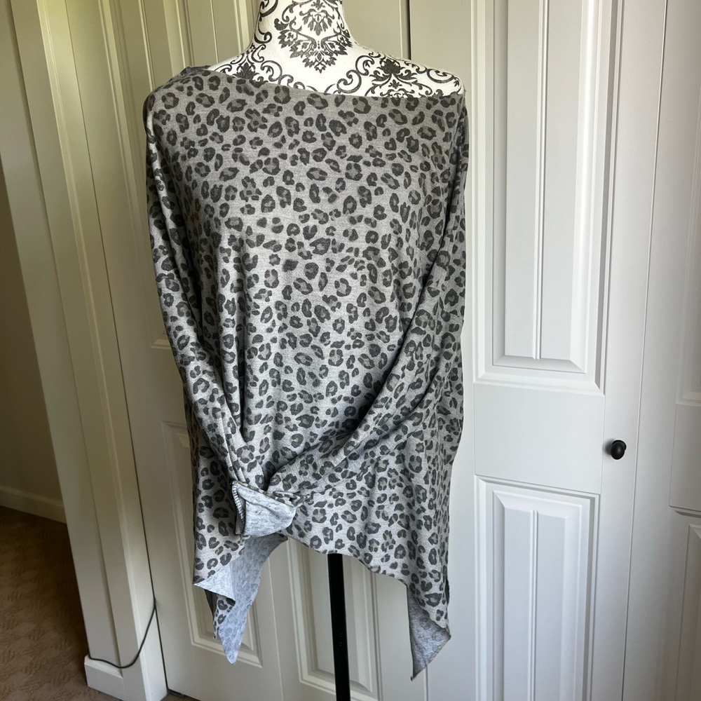 Adora Leopard Sharkbite top M